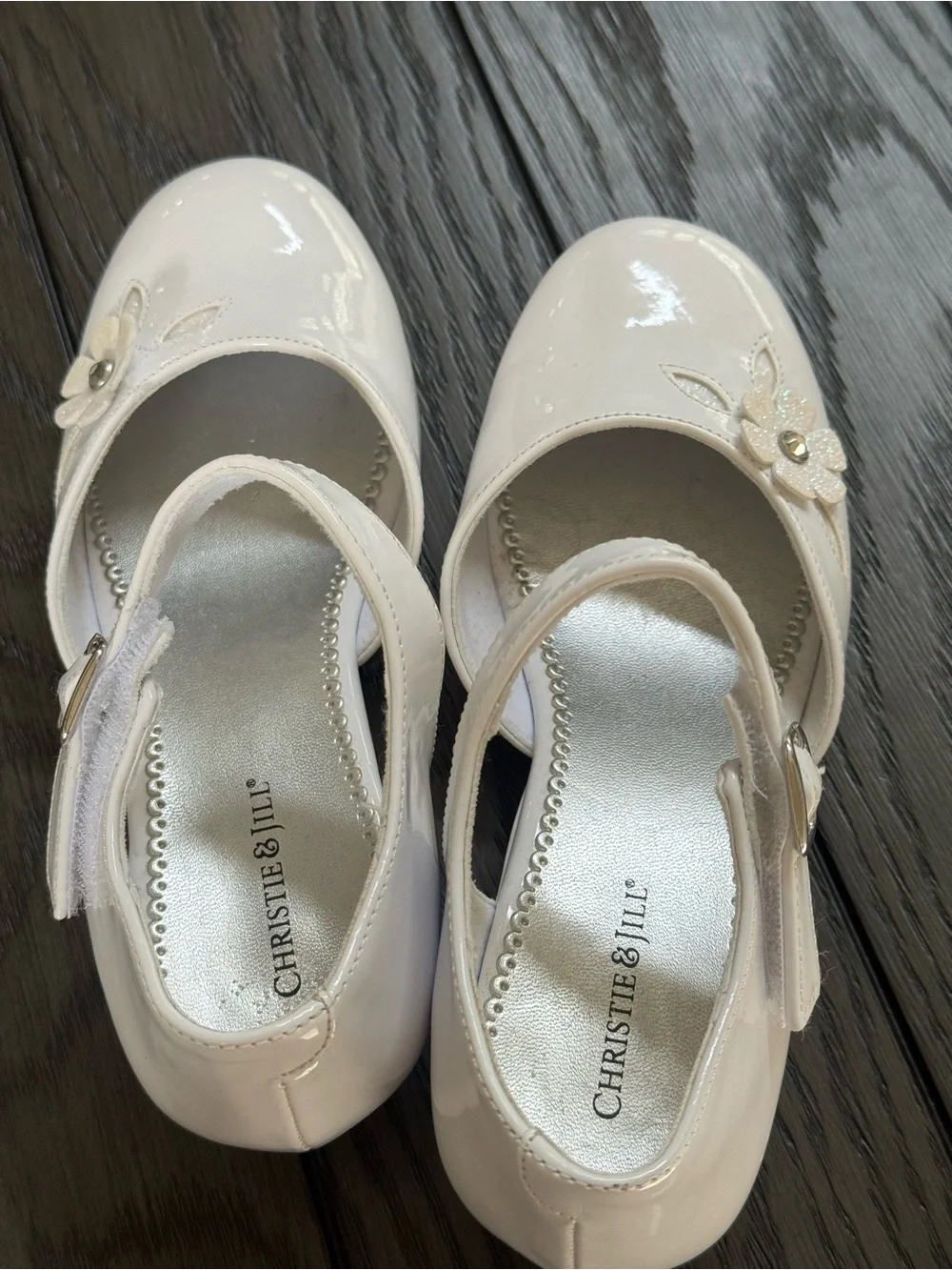 Girls White Patent Mary Jane Dress Shoes with Flower Accent